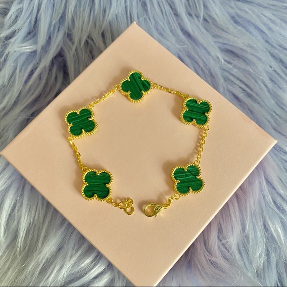 Four Leaf Clover Bracelet in Gold Finish - Picture 5 of 7